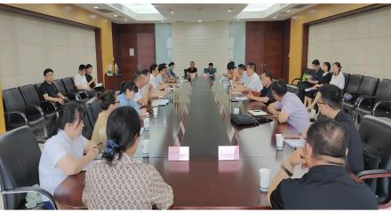 商务领域深入贯彻中央八项规定精神学习教育征求意见暨商贸企业高质量发展座谈会在市政务中心召开